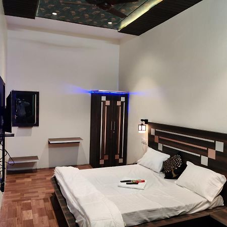 Keshav Hotel Farrukhabad Kültér fotó