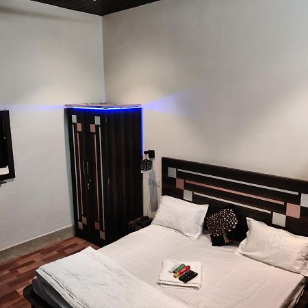 Keshav Hotel Farrukhabad Kültér fotó