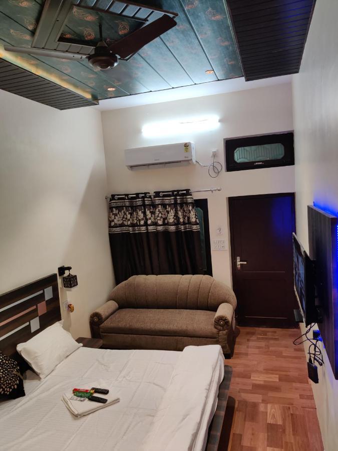 Keshav Hotel Farrukhabad Kültér fotó