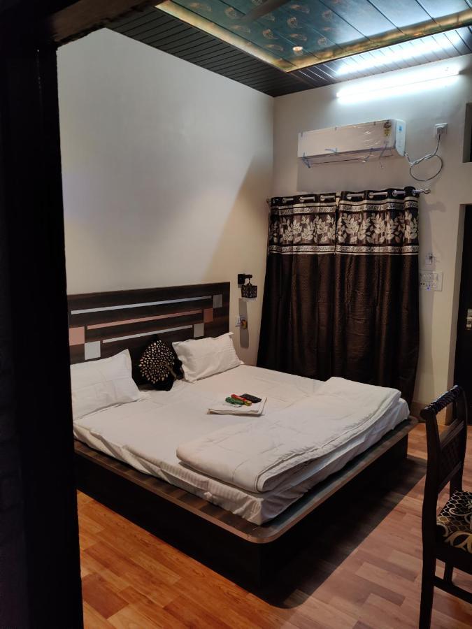 Keshav Hotel Farrukhabad Kültér fotó