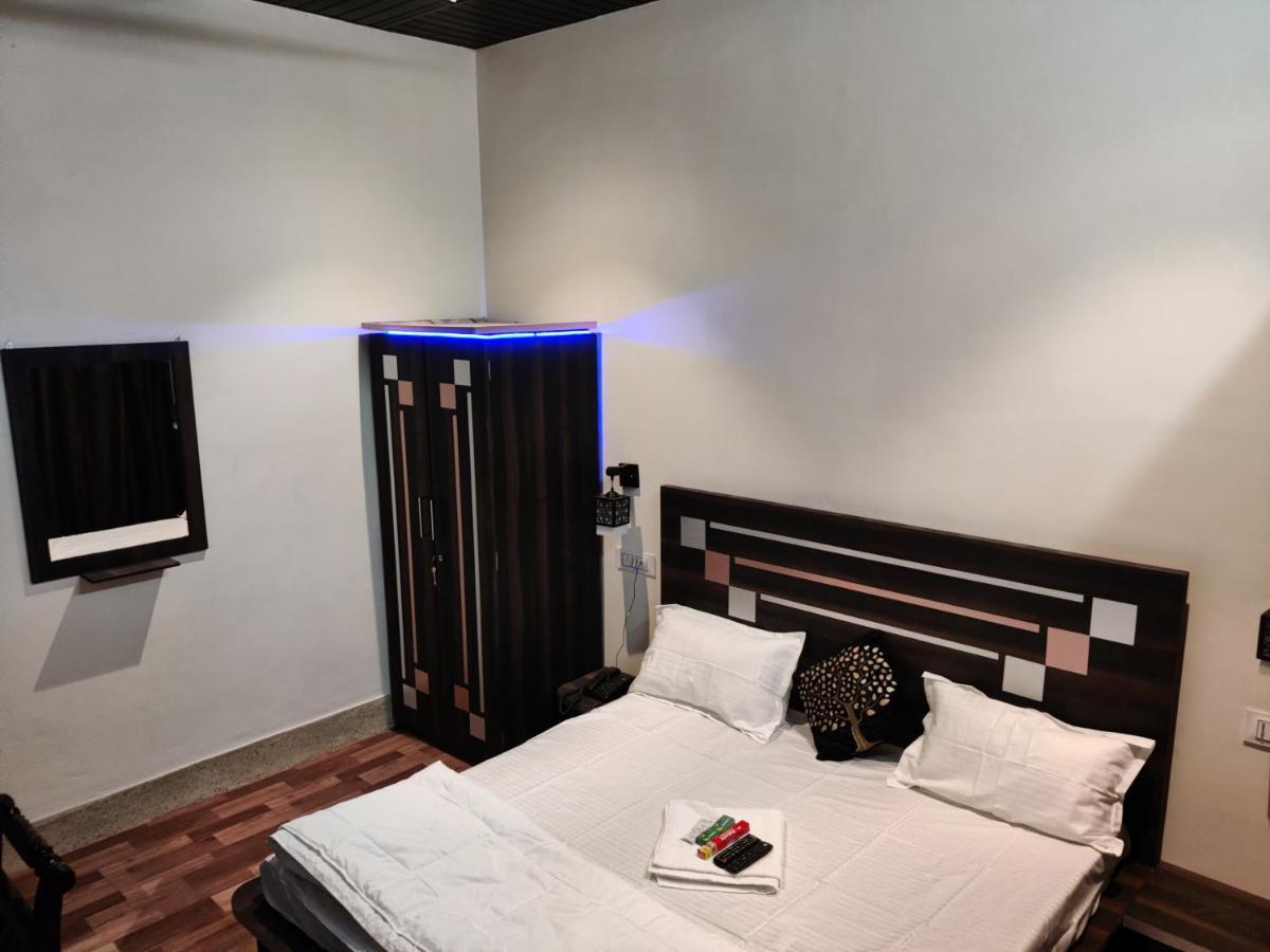 Keshav Hotel Farrukhabad Kültér fotó