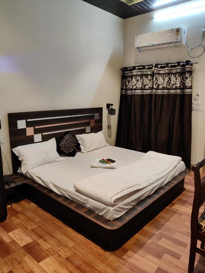 Keshav Hotel Farrukhabad Kültér fotó