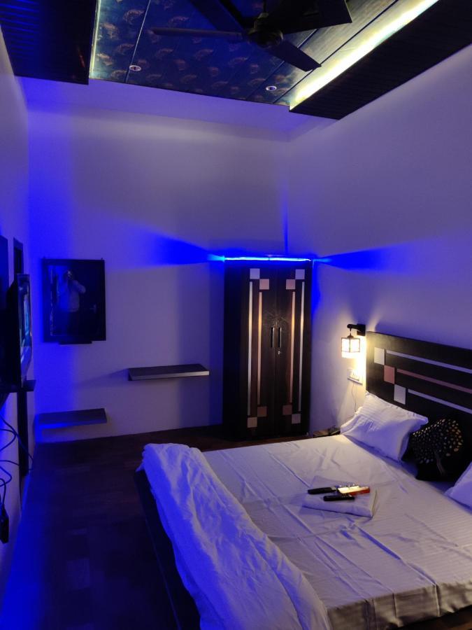 Keshav Hotel Farrukhabad Kültér fotó