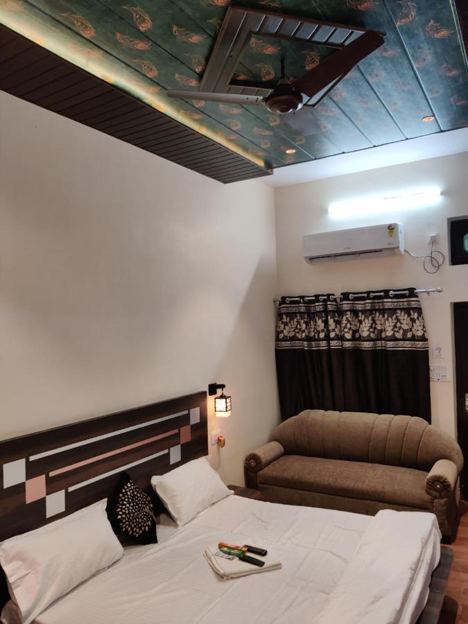 Keshav Hotel Farrukhabad Kültér fotó